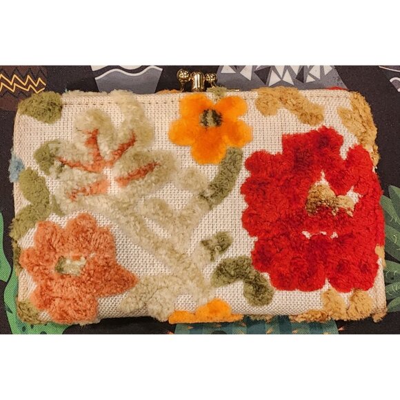 Vintage Floral Tapestry Coin Purse Wallet W/ White Interior & Gold Tone Clasp - Picture 2 of 8
